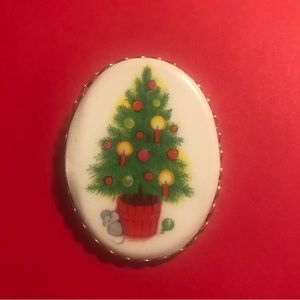Rare Hallmark Cameo Brooch with Christmas Tree and Mouse
